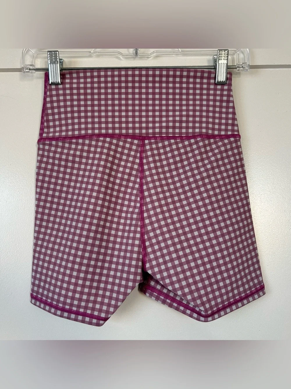 Alo Yoga 4” Vapor High-Waist Gingham Shorts in Raspberry Sorbet Size Extra Small